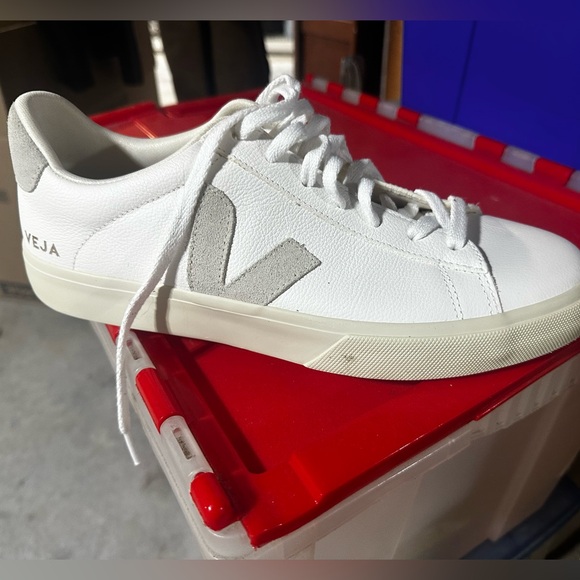 Veja Men's White Sneakers NWOT Mens 12 - Picture 1 of 4
